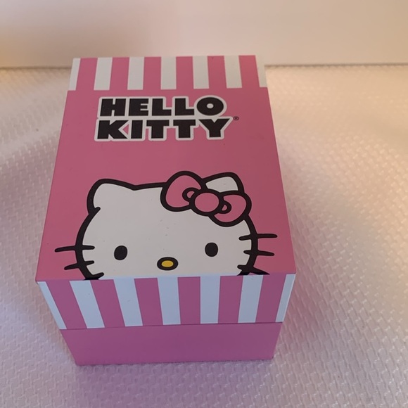 NWT Hello Kitty Analog Watch Pink Band Pink and Gold Tone Bezel with Bow Charm - Picture 3 of 4